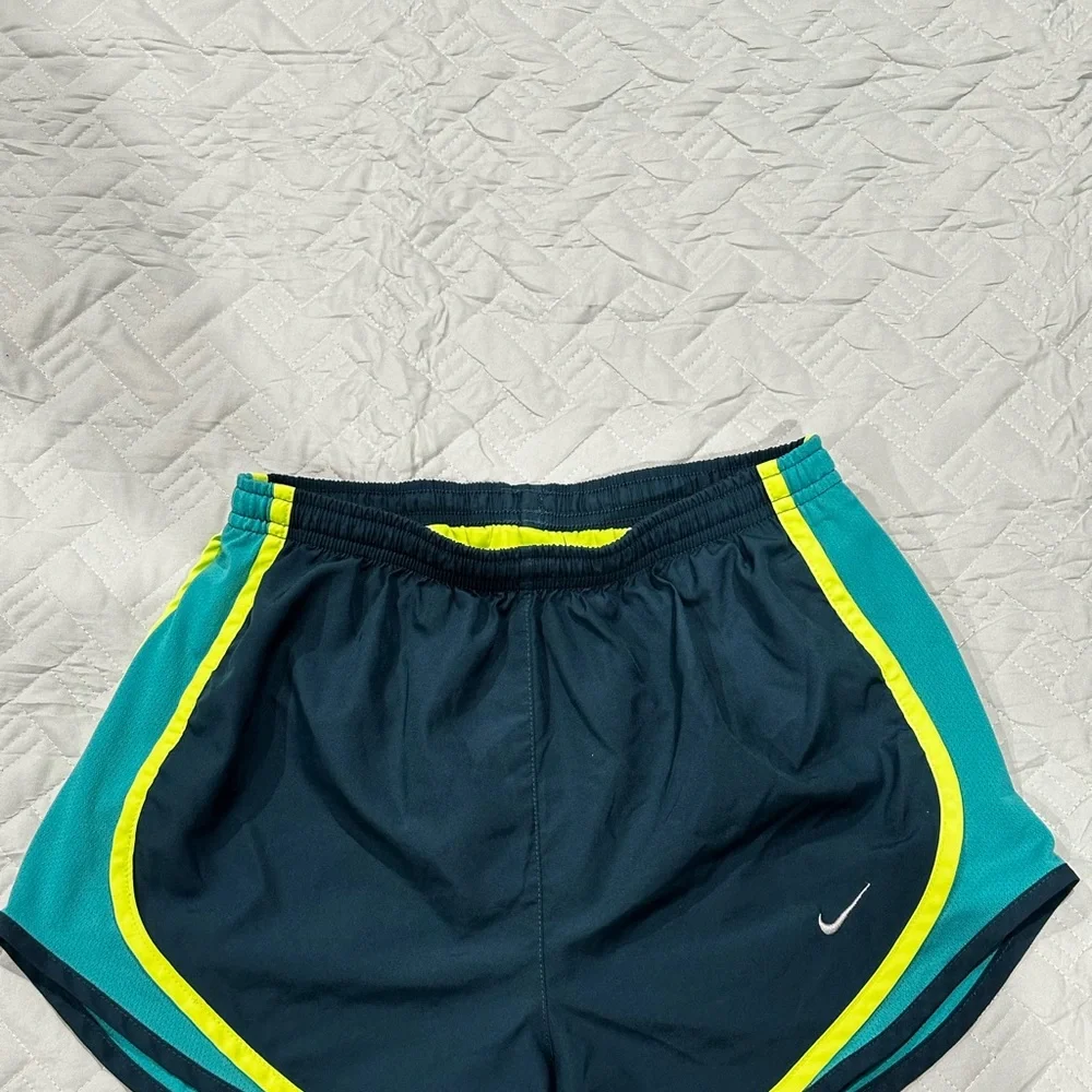 Nike Dri-Fit Running Shorts Women’s XS Athletic Workout Neon Trim Lined